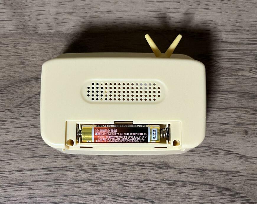ダイソー、テレビ型デジタル時計
