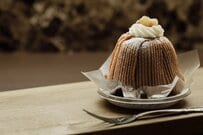 国から高齢者への支援！「申請しないともらえない」年金に上乗せで支給される年金生活者支援金制度とは