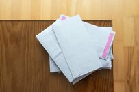 久しぶりに再会した娘が所持していた「怪しげな封筒」　想像の斜め上を行く中身に思わず目を疑う