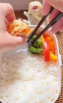 【和風胡麻チキン弁当】高校生男子&夫へ　ソーセー人で美味しさとかわいさをプラス！