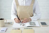 専業主婦世帯の平均年収はいくら？共働き世帯と専業主婦世帯の平均年収を比較