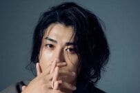 赤西仁「はや10年」“彼女”とのビフォアフ2SにSNS衝撃「彼女可愛い」「サンタもびっくりの…」山田孝之と