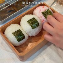【夫弁当】ニコニコ顔の「おにぎり弁当」が可愛い！こんがり焼けた〈おからナゲット〉や〈はんぺんボール〉も美味しそう！