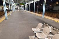 「駅にSuica落ちてた」交通ICカードかと思いきや…　まさかの落とし物に思わず目を疑う