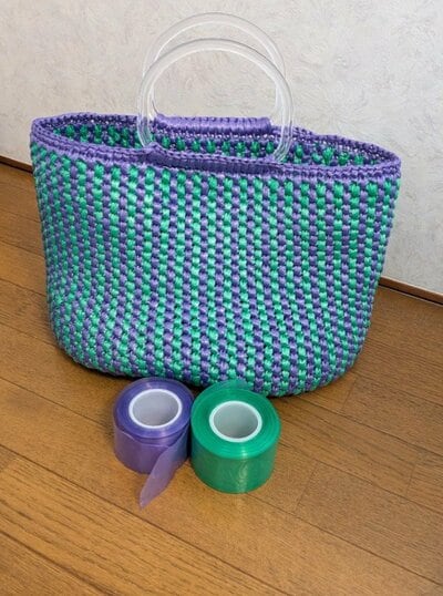 ダイソーのビニールテープで編んだカバン