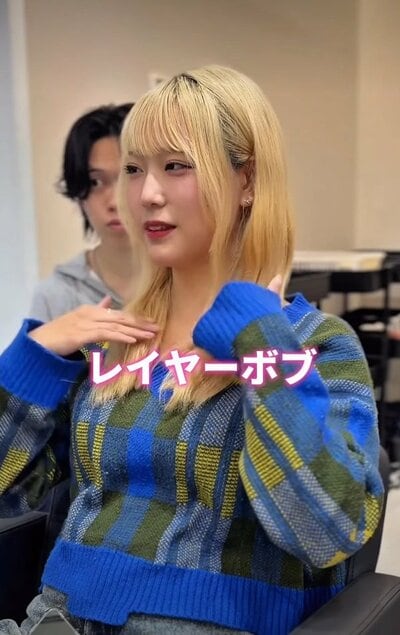 面長なので短いスタイルが似合うのか不安と話す女性