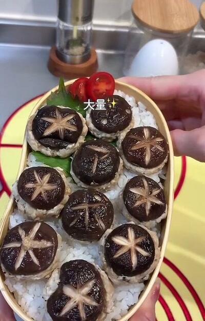 完成した「椎茸肉詰め弁当」