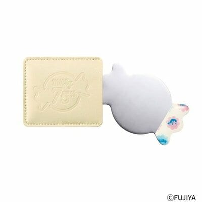 記念デザインのケース付き「ペコちゃんポコちゃんとゆかいな仲間たちステンレスミラー」(880円)