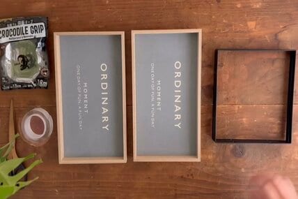 【100均DIY】キャンドゥの木製トレーとセリアのアイアンスクエアで...→おしゃれな〈ミニ2段収納棚〉が作れる