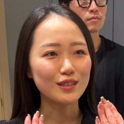 「顔周りのスタイリングがしづらい」20代女性がお任せヘアで韓国風くびれロングにスタイルチェンジ