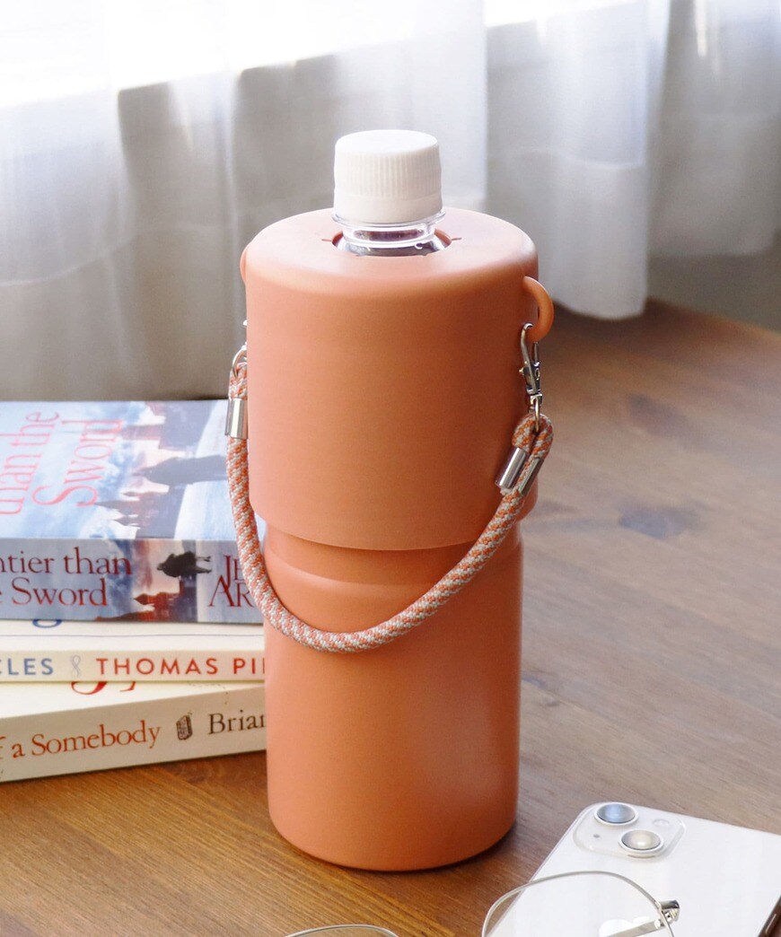 出所：パルグループ公式ファッション通販サイト 3COINS　【KITINTO/WEB限定カラー】ペットボトルクーラー