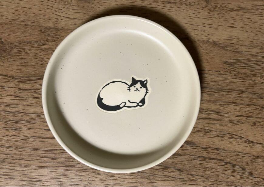 筆者撮影（セリア、プレート　モノトーンねこ）
