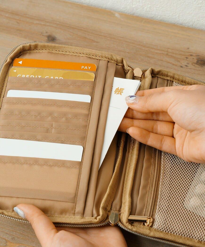 出所：パルグループ公式ファッション通販サイト 3COINS お薬手帳ケース