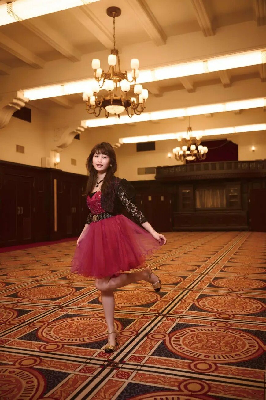 出所：株式会社KADOKAWA「古園井寧々が誕生日の2025年3月3日に初のスタイル・ブック発売決定。昭和アイドルなりきり先行カット公開」