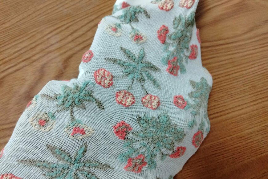 筆者撮影（セリア、婦人ショートクルー丈 デイジー柄 WM）