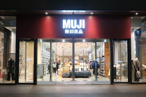 11個の仕切りポケット付き！無印良品〈メイクポーチ〉は、見た目以上に収納力バツグンです