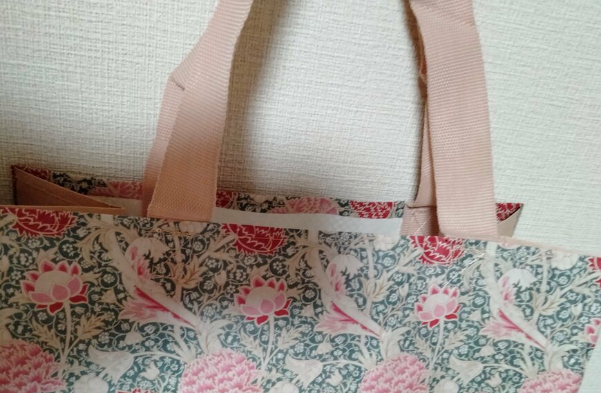 筆者撮影（セリア、割布ハンドルバッグ ウィリアム・モリス）