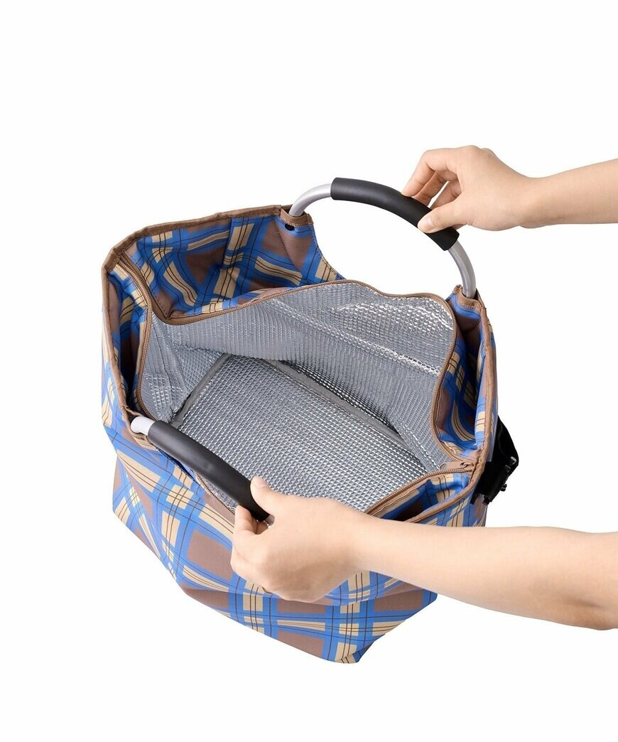 出所：3COINS公式　大容量保冷バッグ／Autumn Picnic