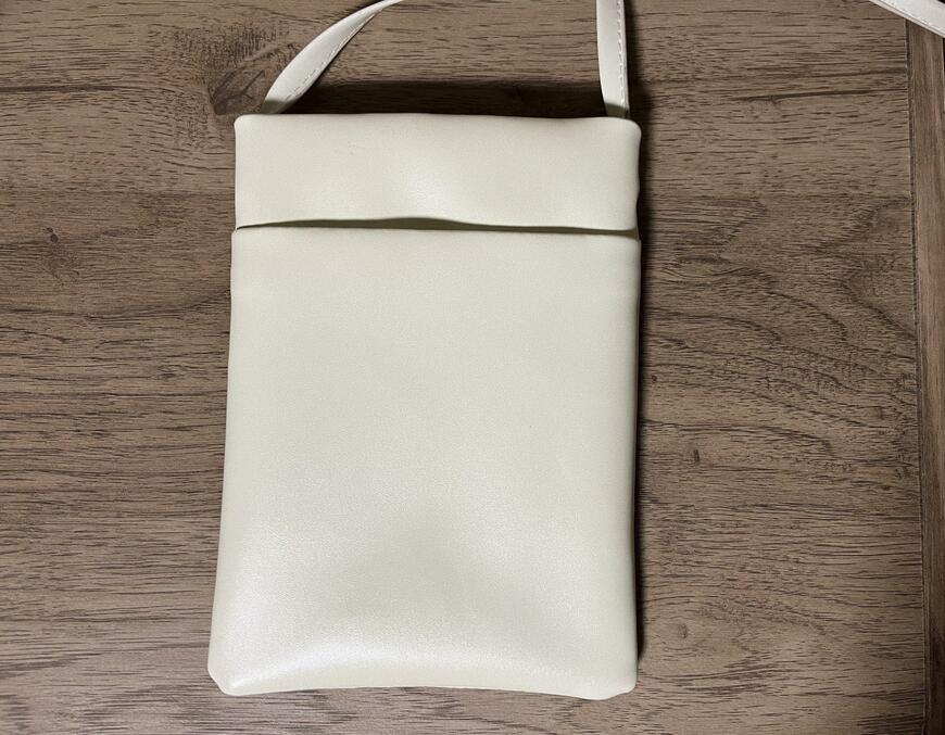 フェリシモ、サンリオキャラクターコラボいちご新聞スマホポシェット画像