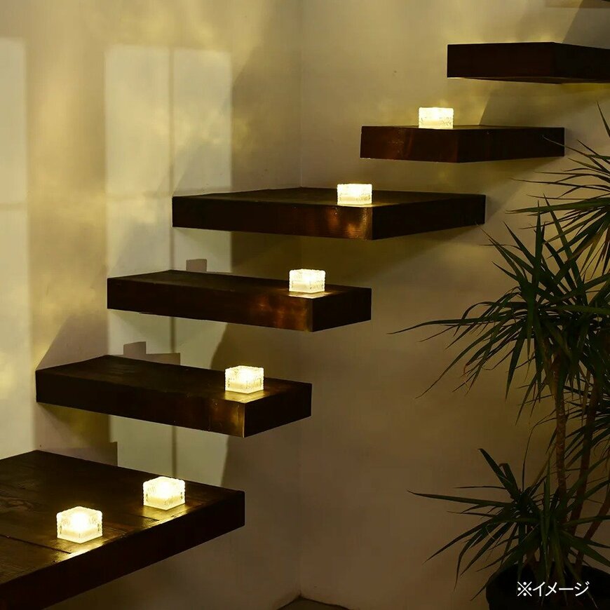 夜間の足元を確保したり、防犯対策として役立ちます