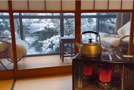 雪見障子から見る趣のある景色