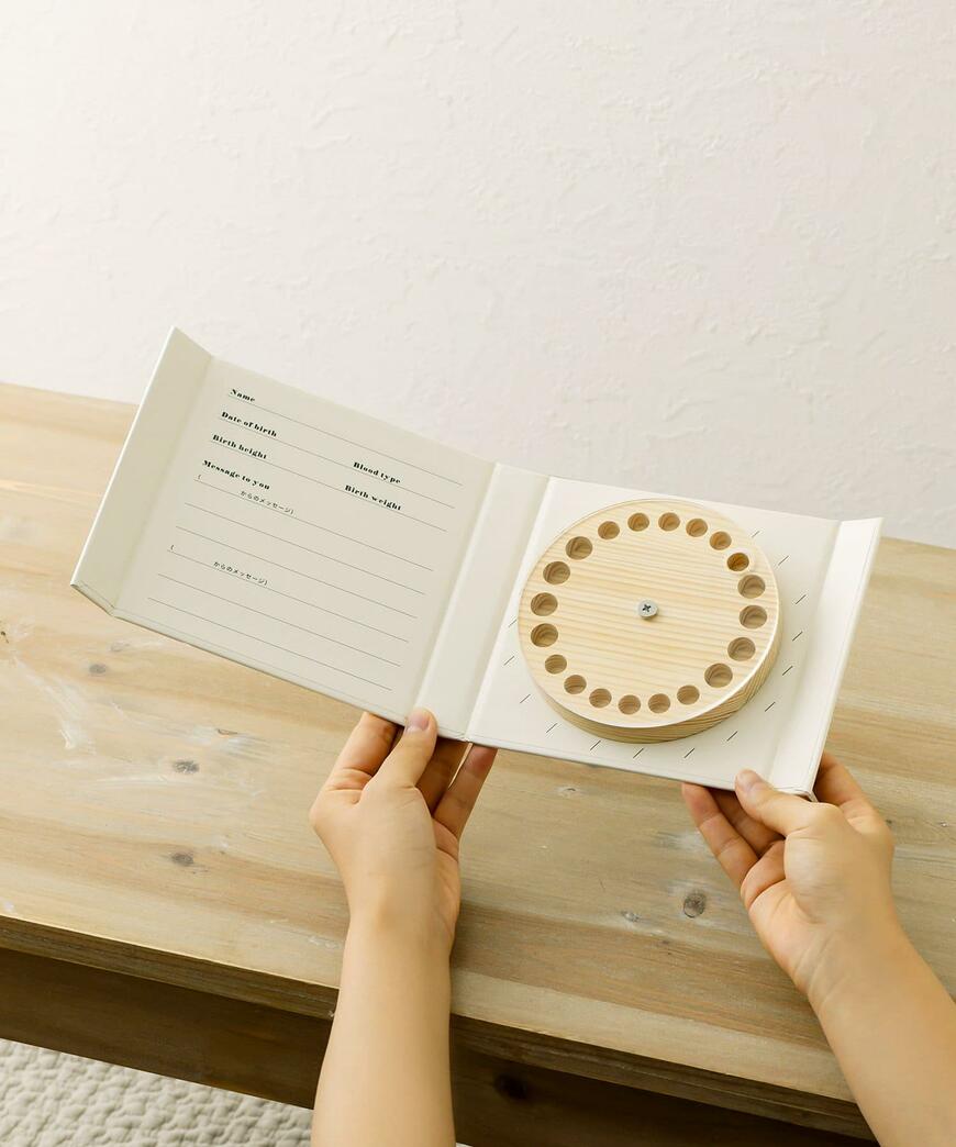 3COINS WEB限定BOOK型乳歯ケース写真